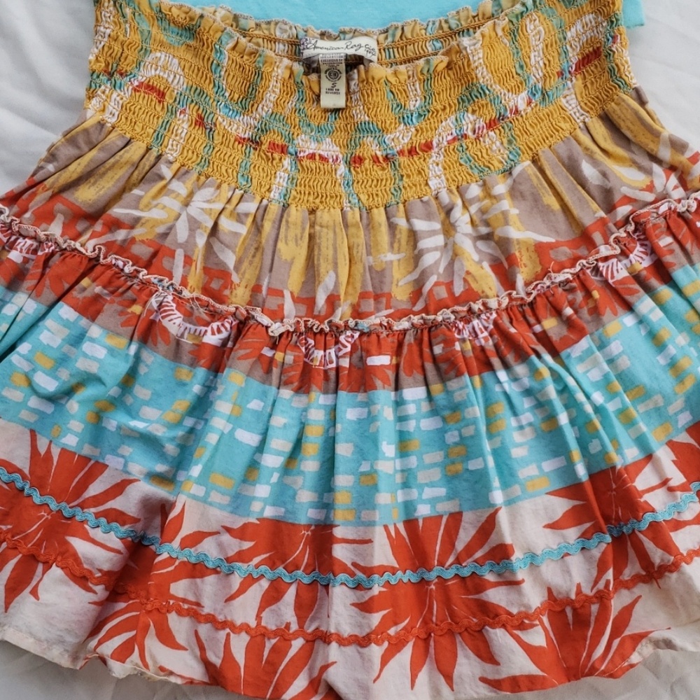 =uffledskirt. Cinched waist skirt.